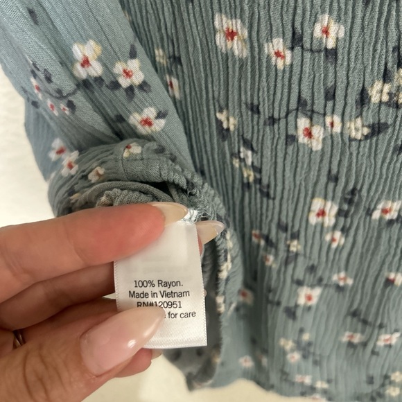 SO Blue Floral Button-Front Blouse - Picture 6 of 7